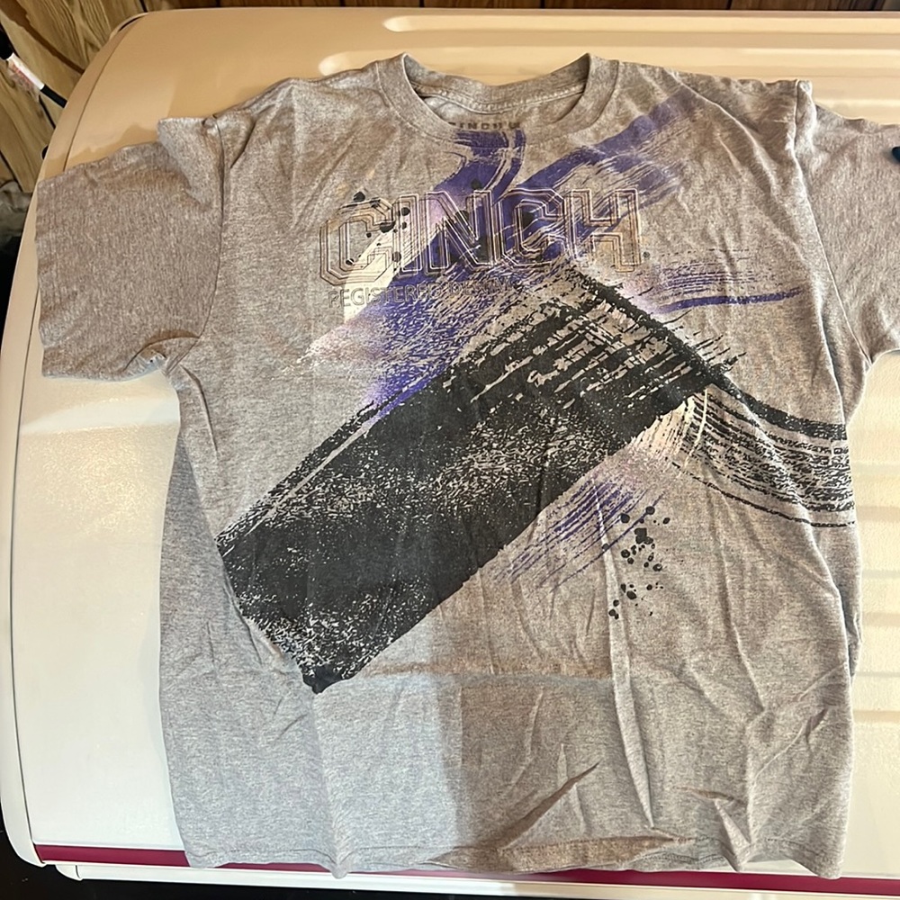 Selling as a Pair-men’s Cinch t-shirts size Large